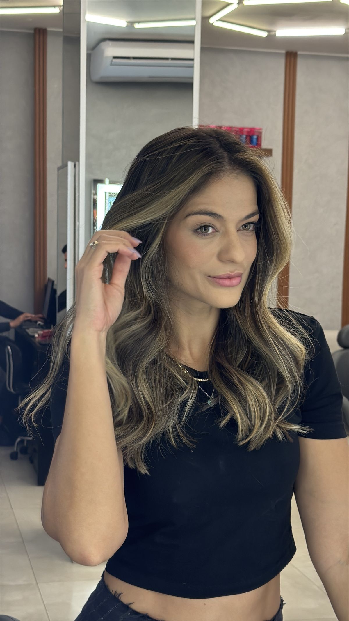Morena iluminada natural feita no Jesus Salon, Sudoeste Brasília